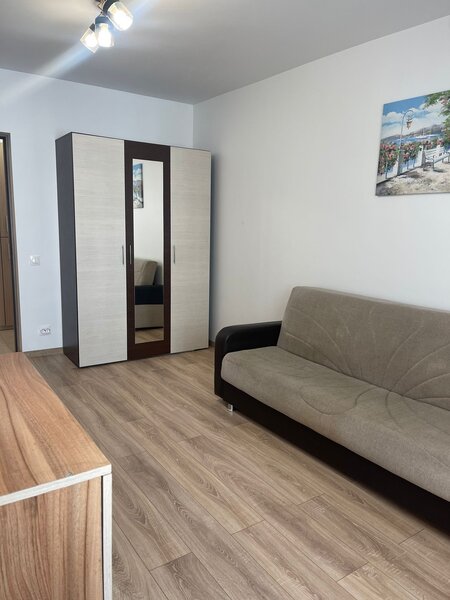 Bdul Brancoveanu, Sector 4, inchiriez apartament decomandat.